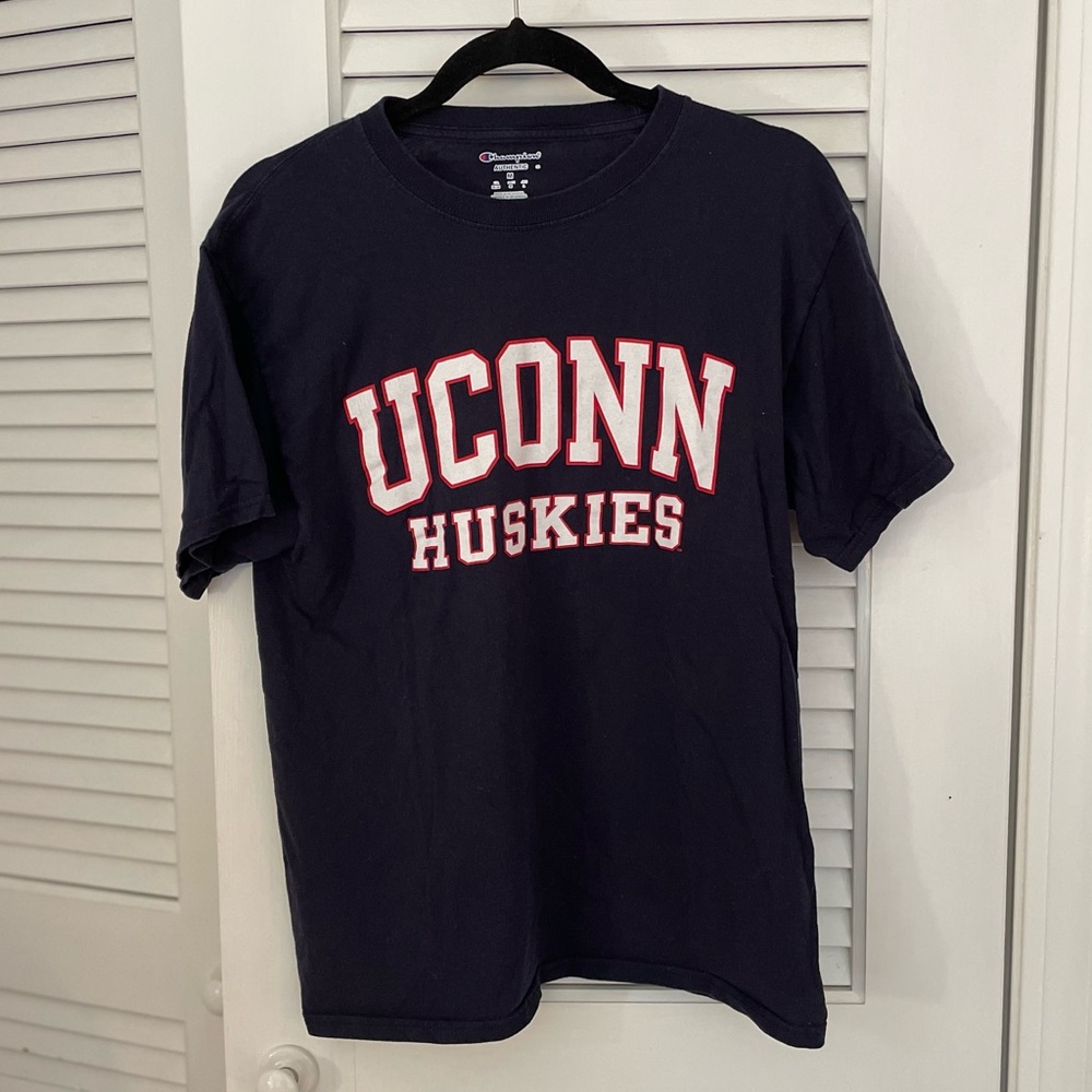 UCONN Huskies College T-Shirt